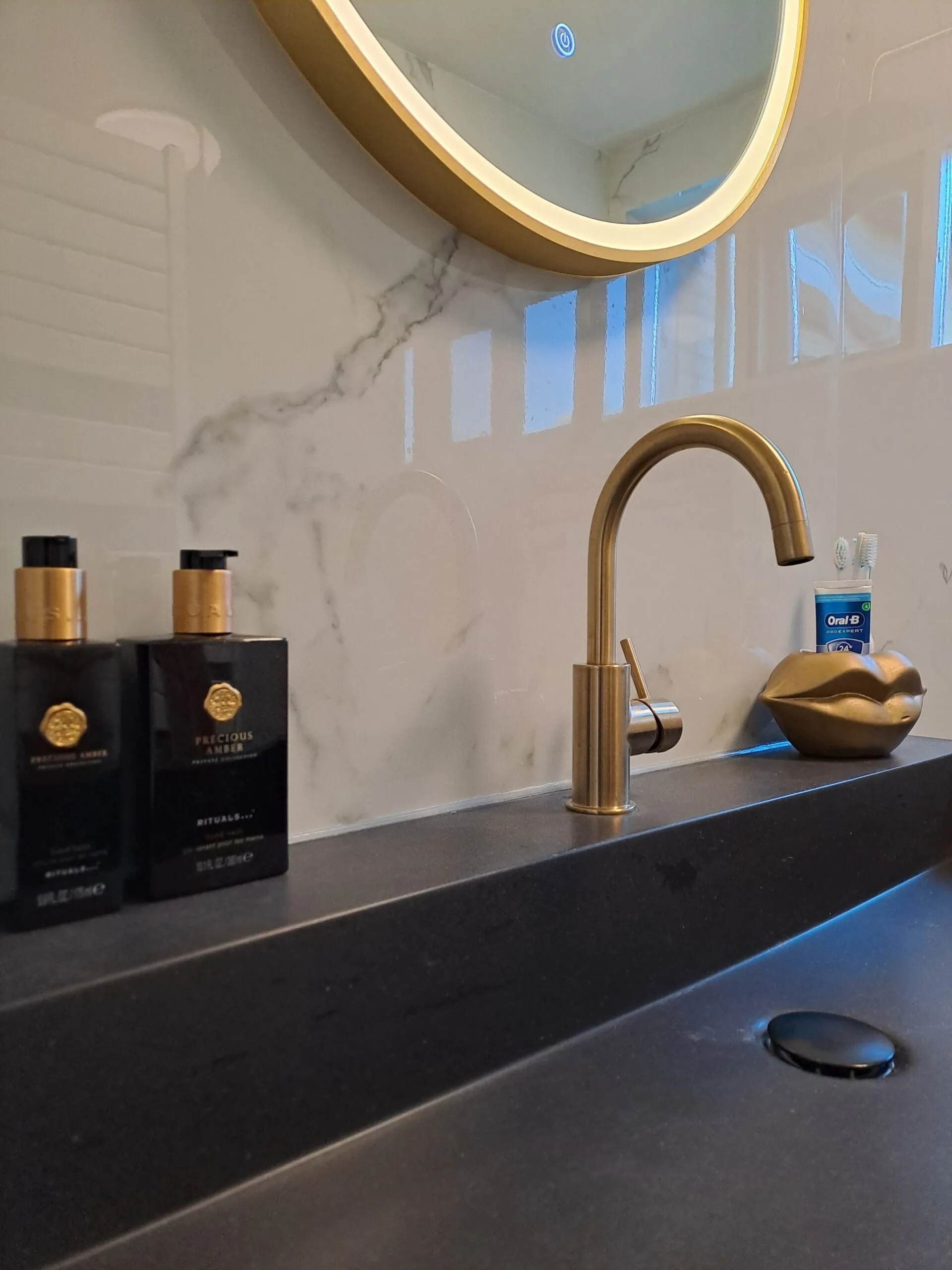 Marmer plaat - Plain White Marble  - Waterbestendig wandpaneel PVC - 280x122cm - Afbeelding 4